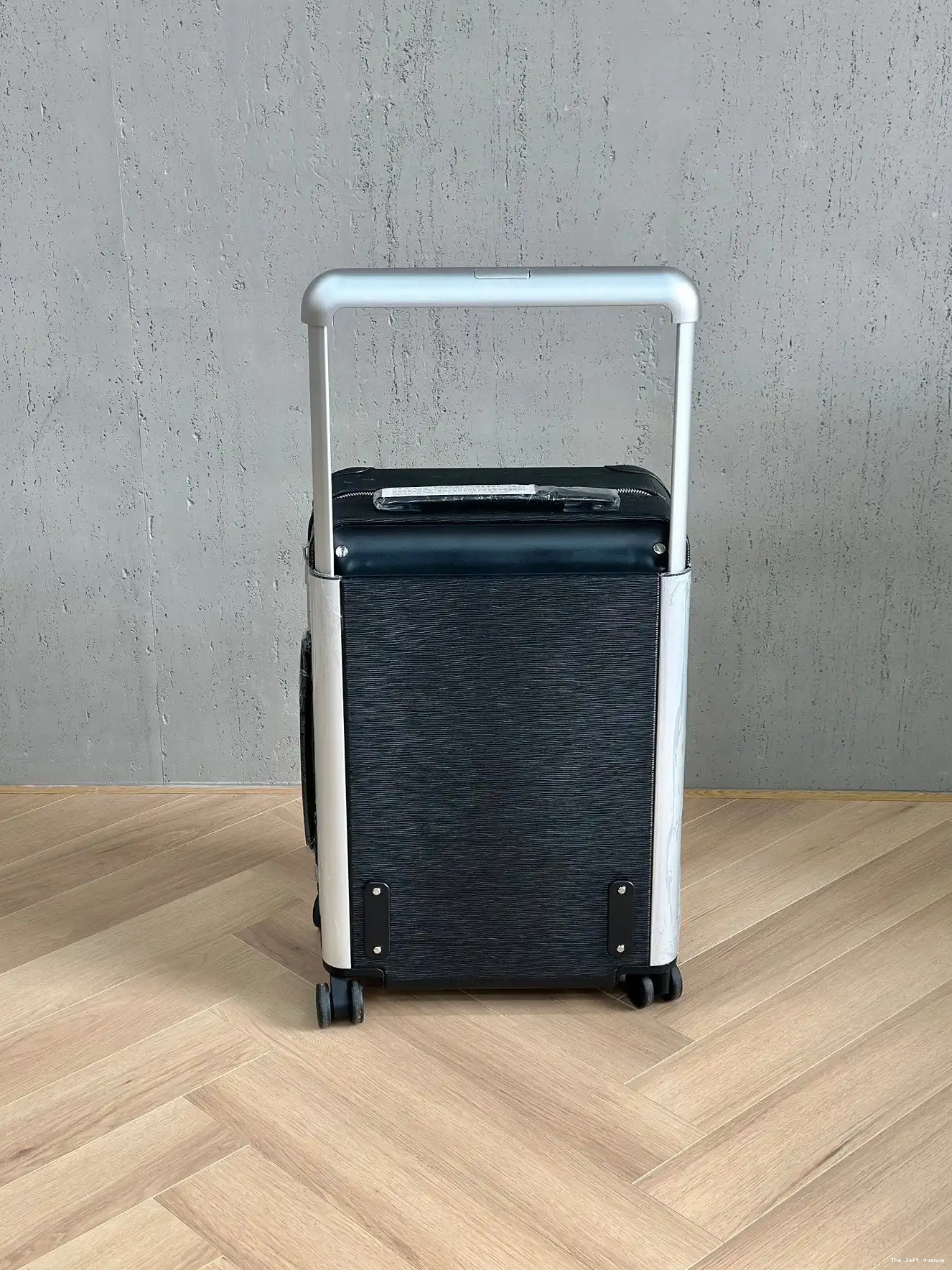 55 SUITCASE MONOGRAM EMBOSSED HORIZON CUSTOM 37L CABIN 0517